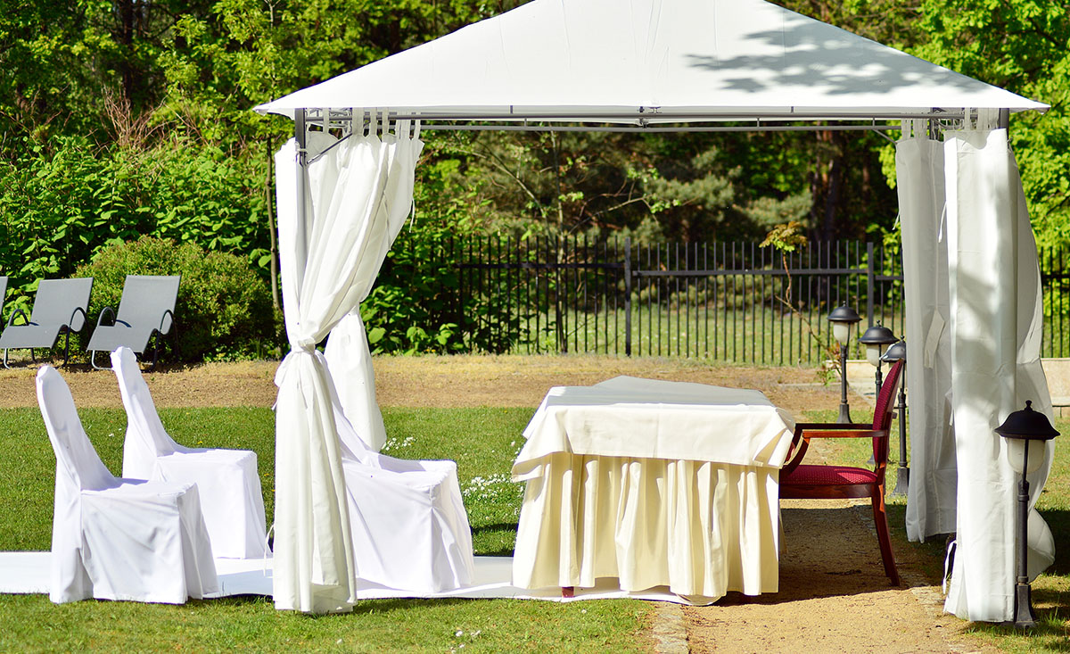 Big Day, Big Tents: How to Choose Between a 10x20 or a 10x30 Pop Up Canopy for Your Wedding Reception